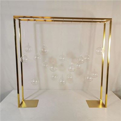 Kovový stojan na kvety