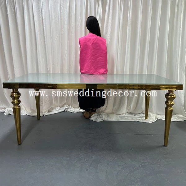 gold sweetheart table