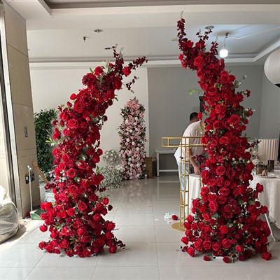 Oblúk červeného kvetu